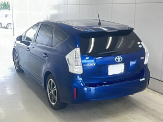 TOYOTA PRIUS ALPHA 2011