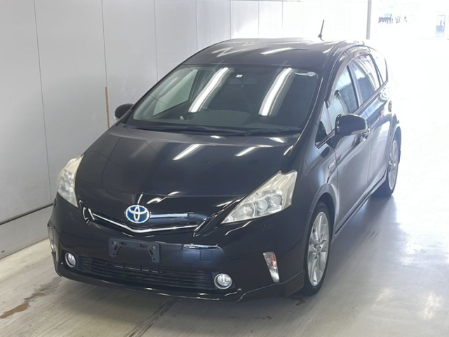 TOYOTA PRIUS ALPHA 2012