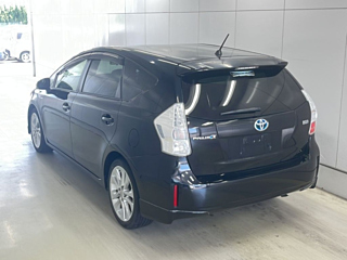 TOYOTA PRIUS ALPHA 2012