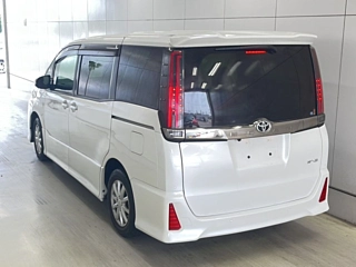 TOYOTA NOAH 2021
