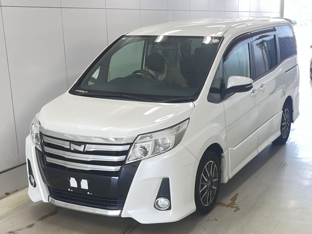 TOYOTA NOAH 2014