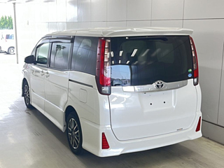 TOYOTA NOAH 2014