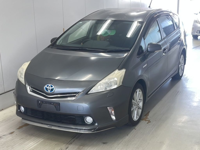 TOYOTA PRIUS ALPHA 2011