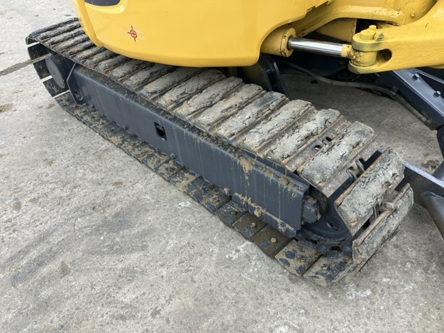 KOMATSU PC30MR-3 2009