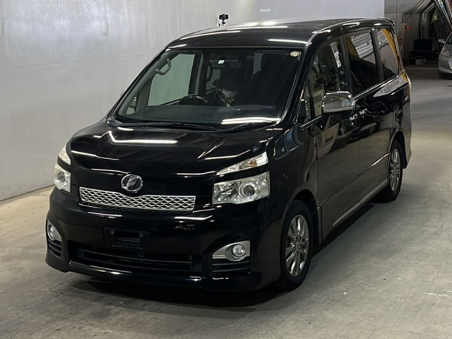 TOYOTA VOXY 2012