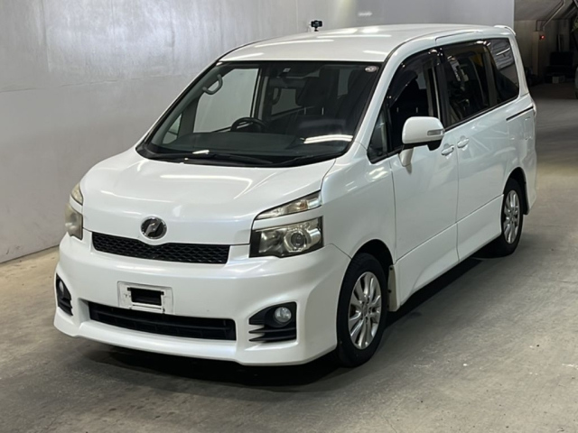 TOYOTA VOXY 2010