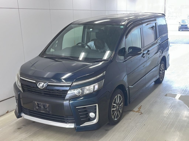 TOYOTA VOXY 2014