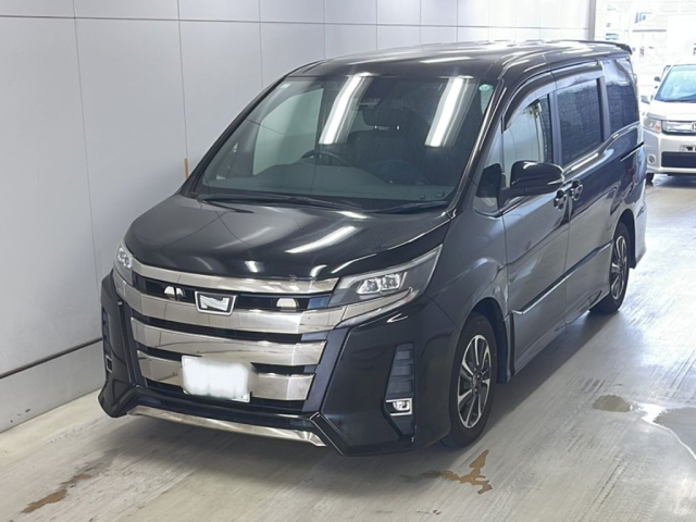 TOYOTA NOAH 2017