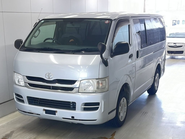 TOYOTA REGIUS ACE VAN 2010