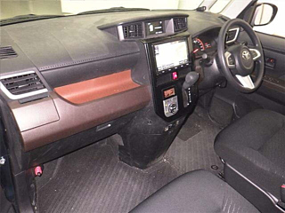 TOYOTA ROOMY 2017