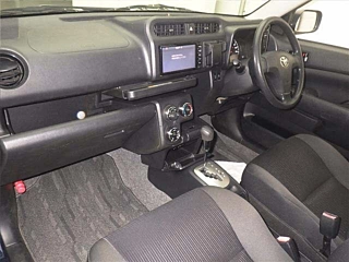 TOYOTA SUCCEED 2016