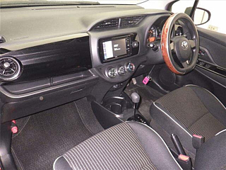 TOYOTA VITZ 2019