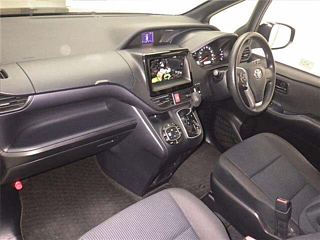 TOYOTA NOAH 2014