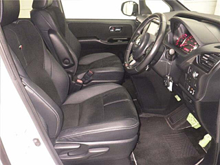 TOYOTA VOXY 2018