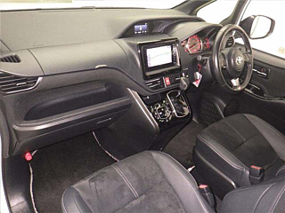 TOYOTA VOXY 2018