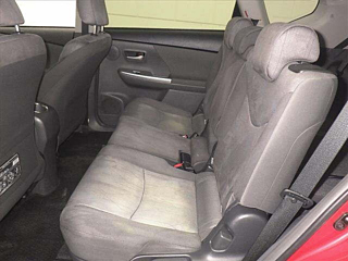 TOYOTA PRIUS ALPHA 2012