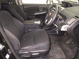 TOYOTA PRIUS ALPHA 2020