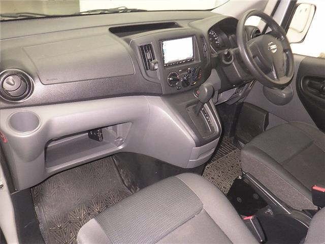 NISSAN NV200 2020