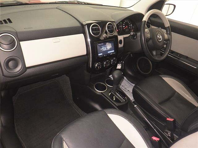 MAZDA VERISA 2010