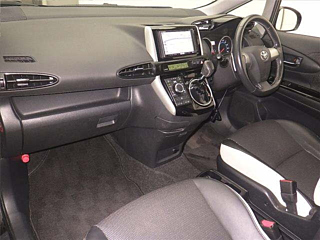 TOYOTA WISH 2011