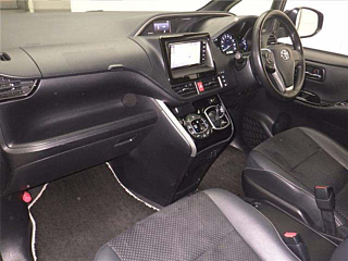 TOYOTA VOXY 2021
