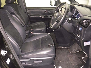 TOYOTA VOXY 2021