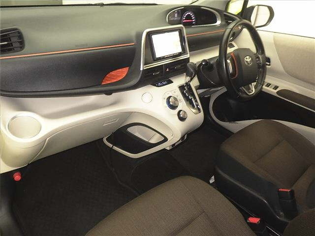TOYOTA SIENTA 2016