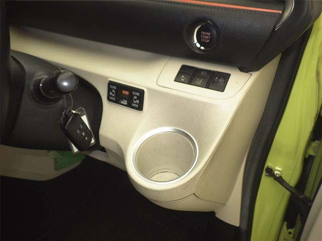 TOYOTA SIENTA 2016