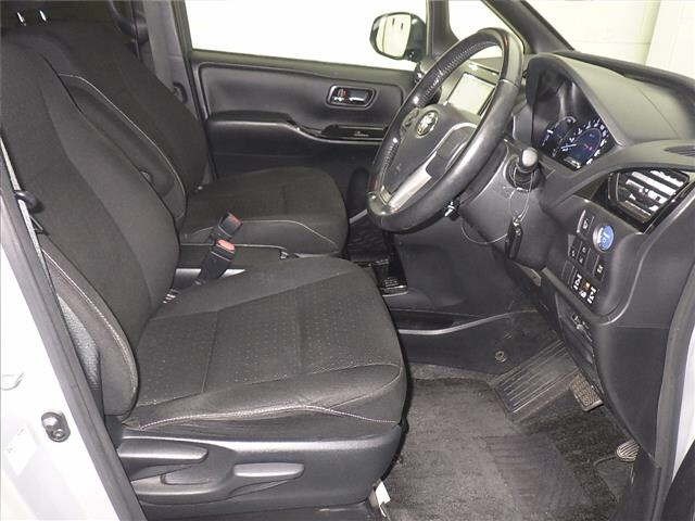 TOYOTA NOAH 2017