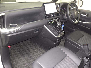 TOYOTA NOAH 2022