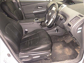 TOYOTA PRIUS ALPHA 2011