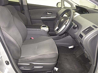 TOYOTA PRIUS ALPHA 2013