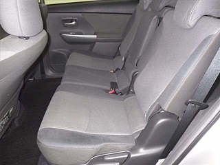 TOYOTA PRIUS ALPHA 2013