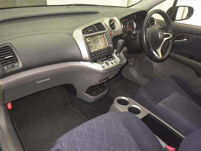 HONDA STREAM 2011