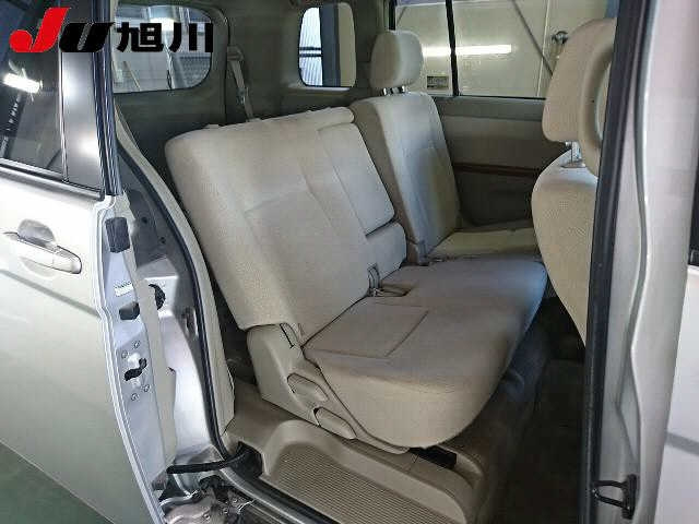 TOYOTA ISIS 2010