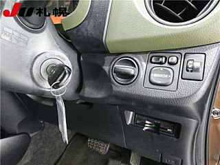 TOYOTA VITZ 2014