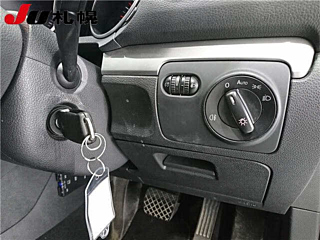 VOLKSWAGEN GOLF 2010