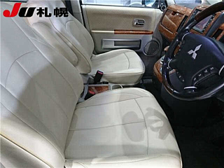 MITSUBISHI DELICA D5 2010