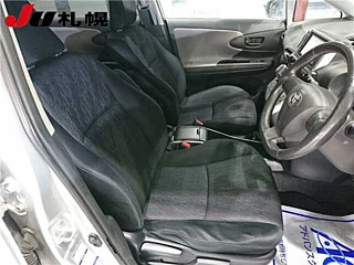TOYOTA WISH 2010