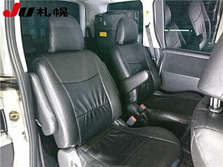 TOYOTA VOXY 2011