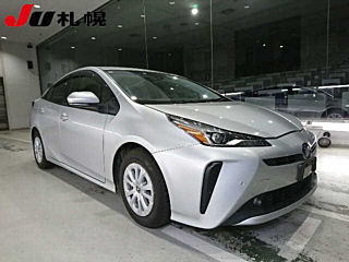 TOYOTA PRIUS 2021