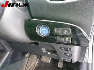 TOYOTA PRIUS 2021