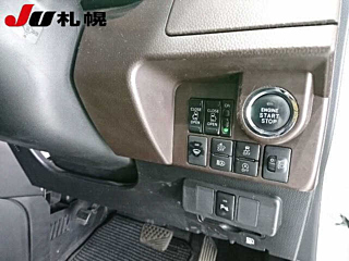 TOYOTA ROOMY 2020