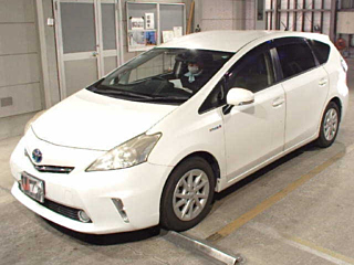 TOYOTA PRIUS ALPHA 2013