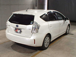 TOYOTA PRIUS ALPHA 2013