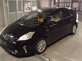 TOYOTA PRIUS ALPHA 2012