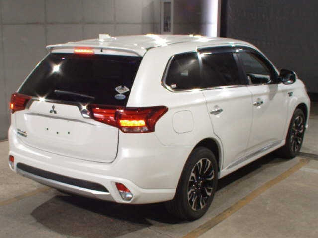 MITSUBISHI OUTLANDER PHEV 2015