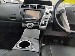 TOYOTA PRIUS ALPHA 2012