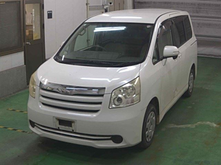 TOYOTA NOAH 2008