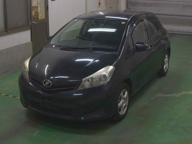 TOYOTA VITZ 2013